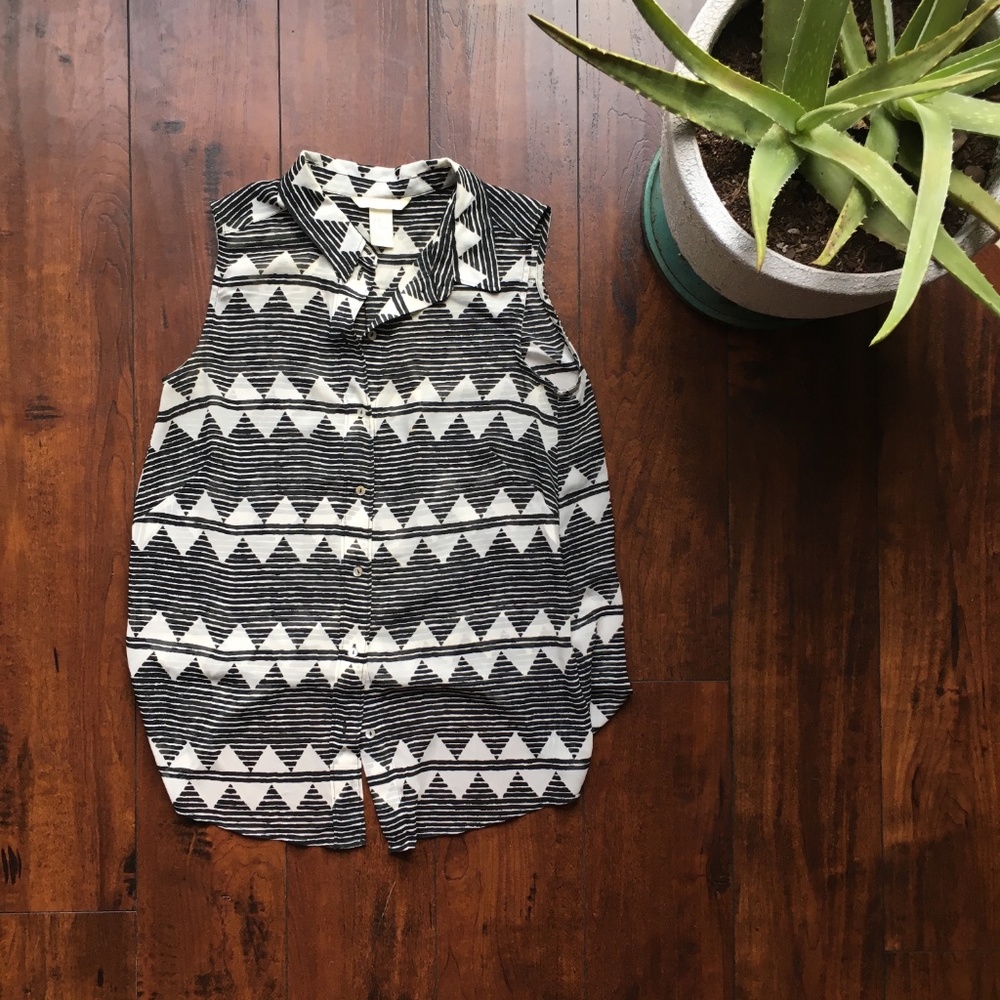 ⚡️SALE!⚡️Black and White Sleeveless Top
